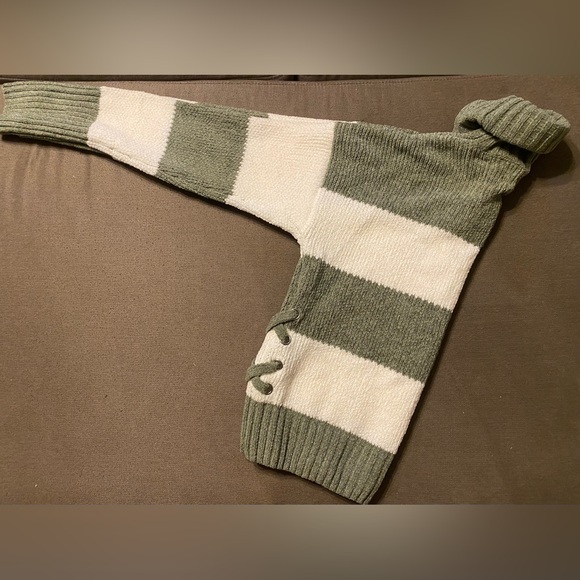 Pink Republic - (M) Green & Cream block sweater - Picture 2 of 4